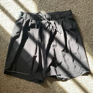men’s lululemon athletic shorts